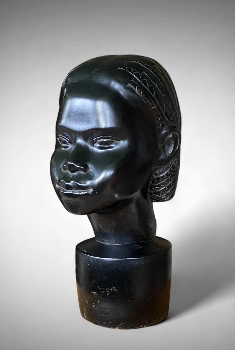 Sculpture datée 1957 et signée tête de jeune fille Malgache ethnie Betsimizaraka Madagascar -photo-1
