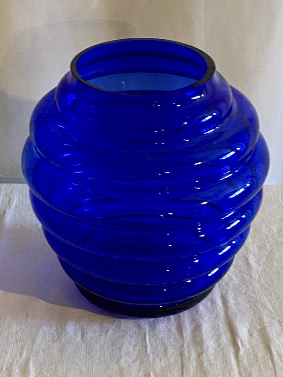 Vase en verre bleu cobalt Art Déco