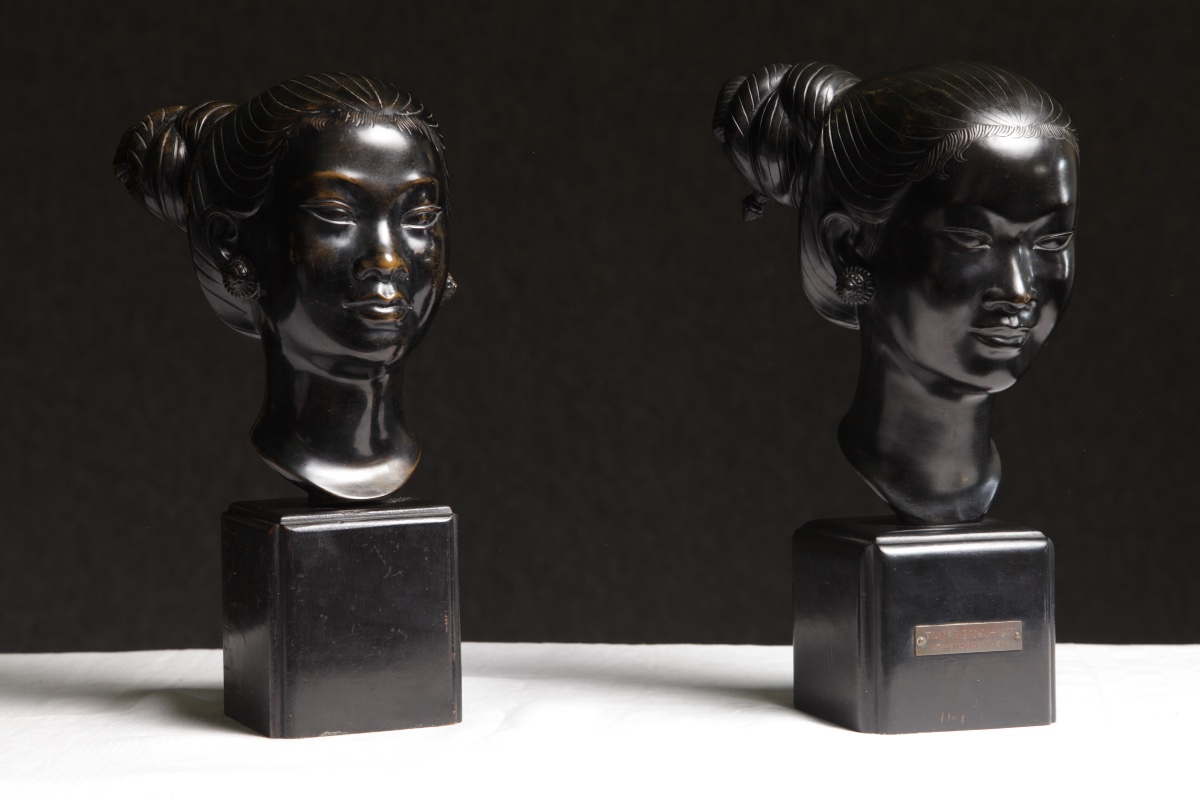 Paire de bronzes Saïgonaise et Laotienne cadeau protocolaire Indochine 1953 