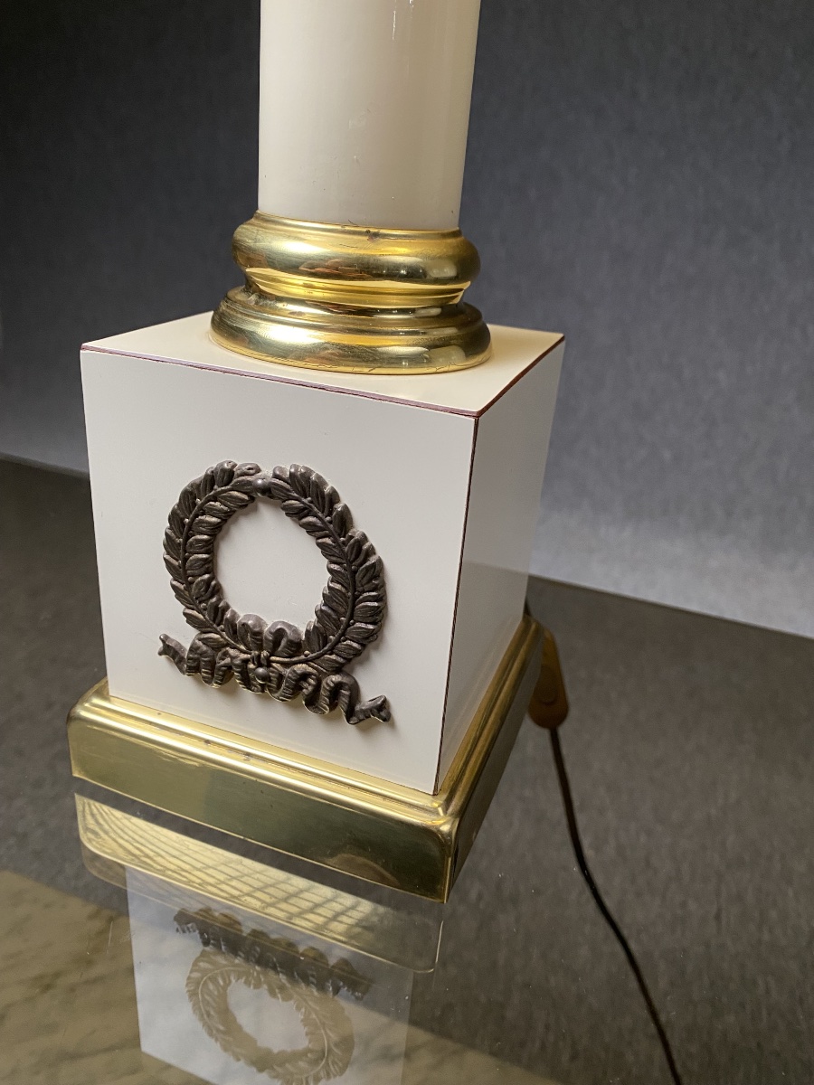 Neoclassical Empire-style Table Lamp In White Lacquered Wood And Brass By Maison Le Dauphin, Circa 1970-photo-1