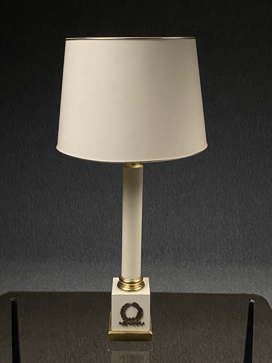Neoclassical Empire-style Table Lamp In White Lacquered Wood And Brass By Maison Le Dauphin, Circa 1970