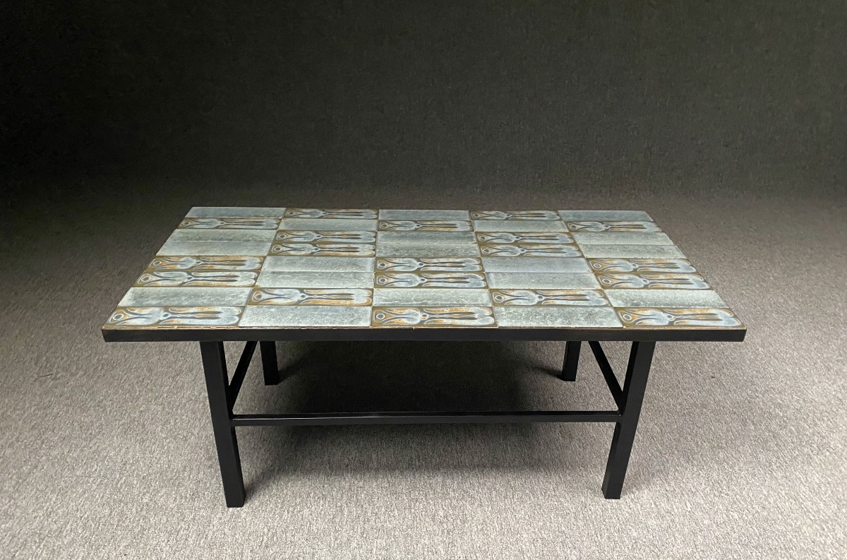 Table basse moderniste en céramique bleu gris émaillée à décor d’oiseaux stylisés Années 1960-photo-3