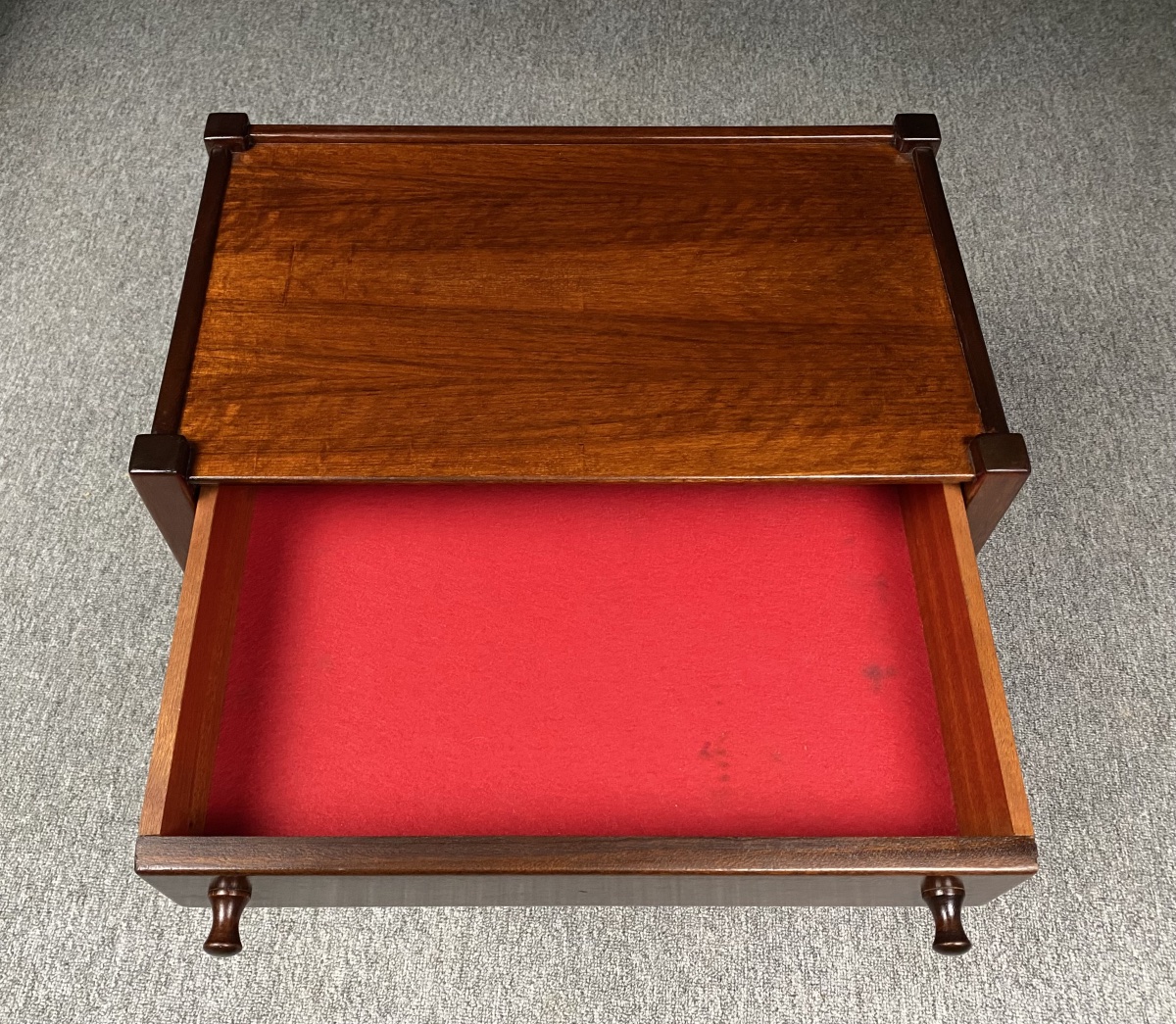 Table de chevet ou table d'appoint en acajou par Jacques Hauville vers 1960-photo-3