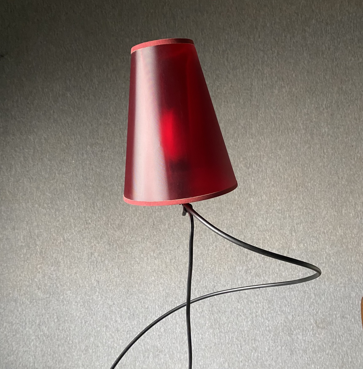 Lampadaire modèle Affolé par Patrice Gruffaz édité par Lieux métal forgé XXeme lampe luminaire -photo-1