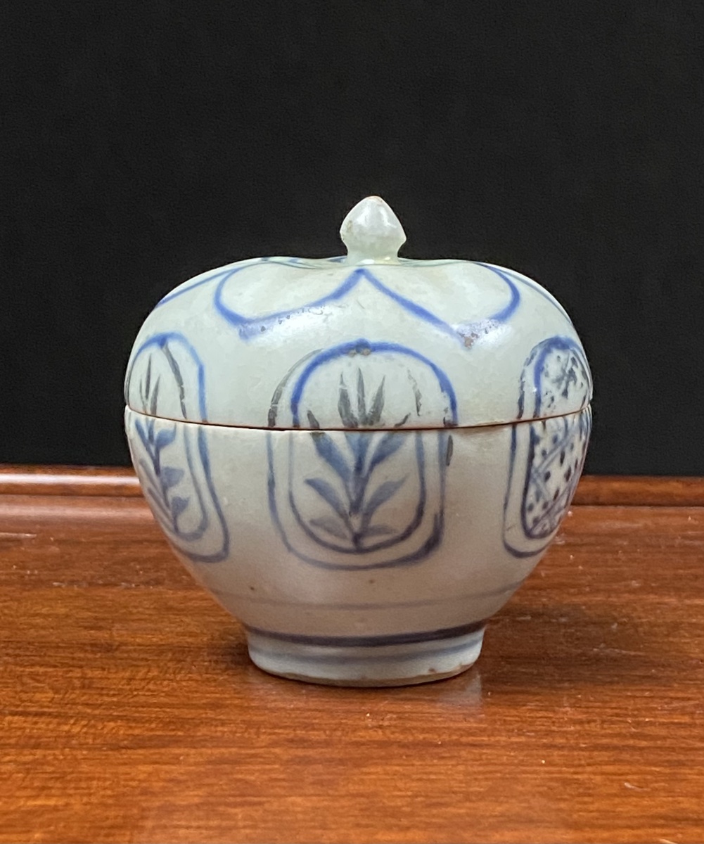 Viêt Nam Art d’Annam Dynastie Lê XVe XVIe siècle boite à fard céramique bleu cobalt et blanc 