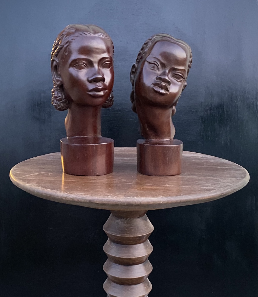 Albert Ranaivoson 1958 Paire bustes jeunes filles malgaches sculptures bois exotique Art Deco 