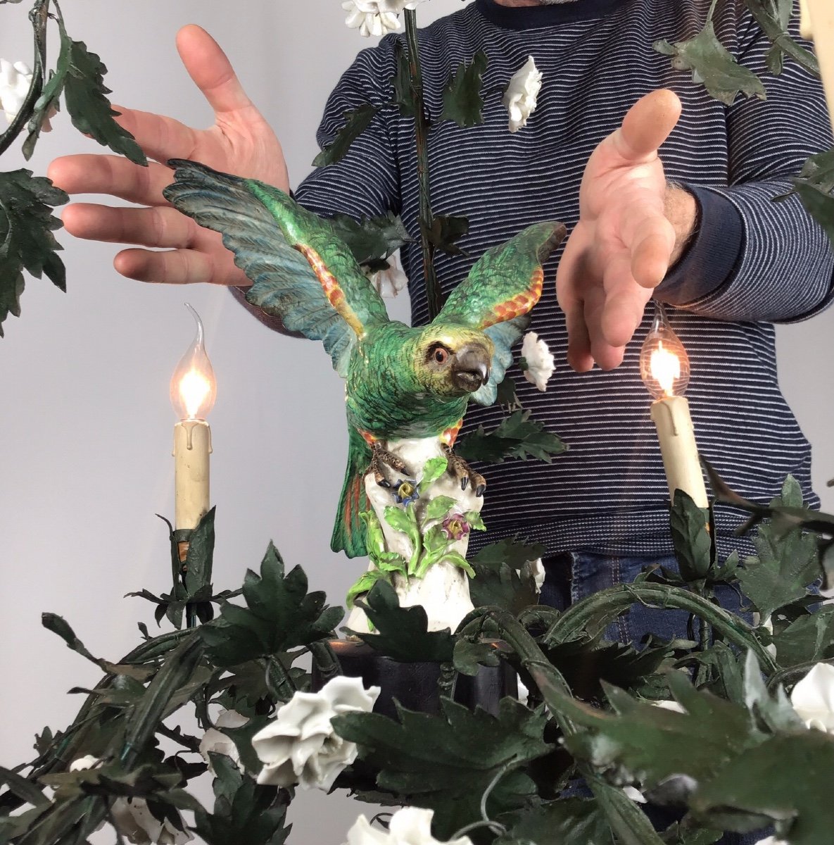 1930 Large Old Chandelier Parrot Bird And Porcelain Flowers Green Lacquered Metal Structure-photo-2