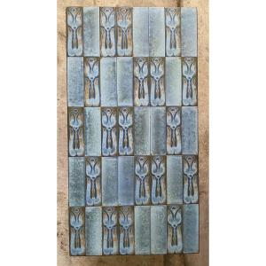 Table basse moderniste en céramique bleu gris émaillée à décor d’oiseaux stylisés Années 1960