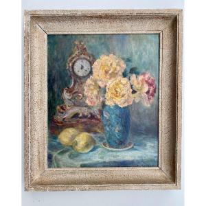 Marie-louise Daveau (20th Century) - Still Life With A Rocaille Clock And Peonies, Mid-20th Century