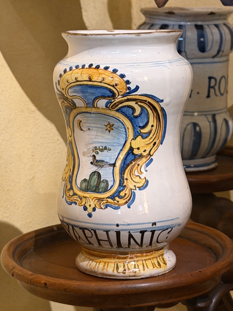 Albarello d’apothicaire en faïence polychrome, forme “à bobine”, Italie centrale, XVIIe siècle