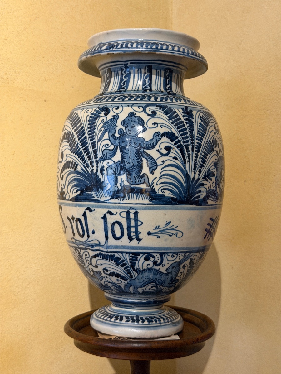 Vase d’apothicaire en faïence, Deruta, période calligraphique, fin du XVIe – début du XVIIe 