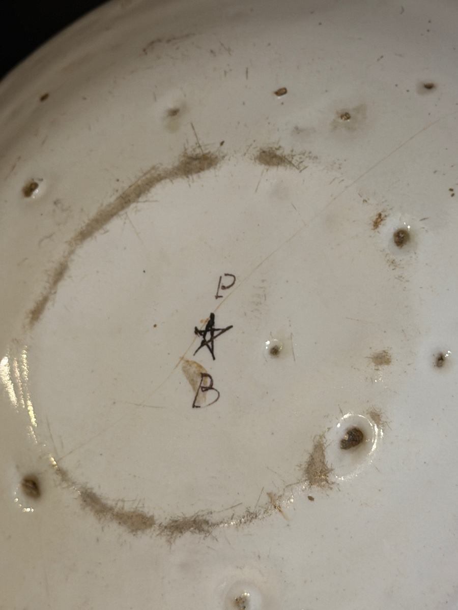 Assiette en faïence d'Albissola décorée à l'almanganèse, XVIIIe siècle-photo-1