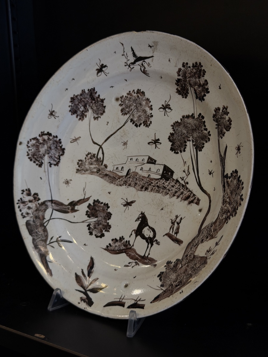 Assiette en faïence d'Albissola décorée à l'almanganèse, XVIIIe siècle