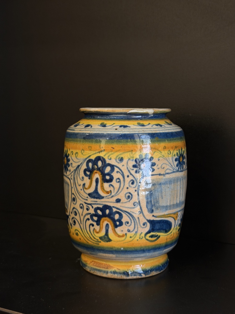 Montelupo Majolica Albarello With Renaissance Decoration, 16th Century