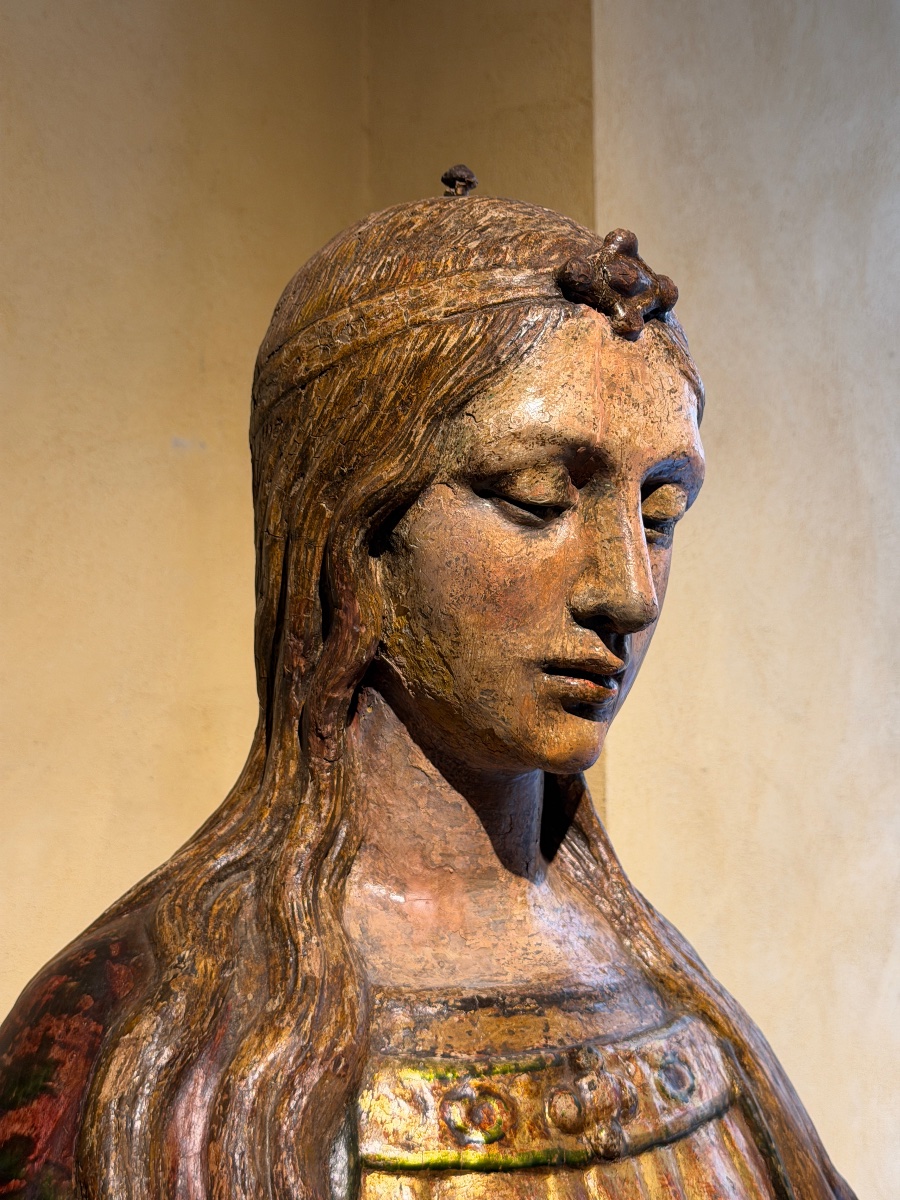 Grande sculpture siennoise en bois polychrome représentant une figure biblique féminine, 1500-photo-4
