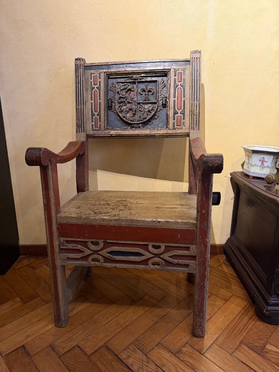 Fauteuil piémontais en bois polychrome à décor héraldique, fin du XVe siècle-photo-5