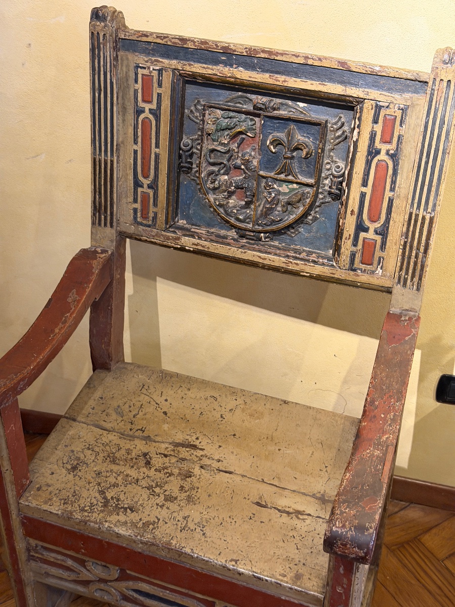 Fauteuil piémontais en bois polychrome à décor héraldique, fin du XVe siècle-photo-7