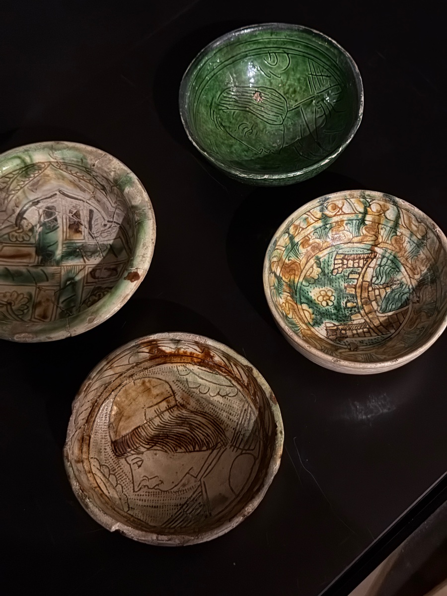 Ensemble de quatre bols en céramique polychrome de Ferrare, XVe siècle-photo-2