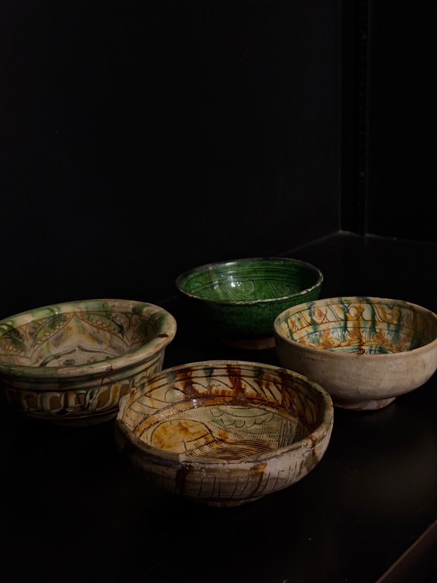 Ensemble de quatre bols en céramique polychrome de Ferrare, XVe siècle