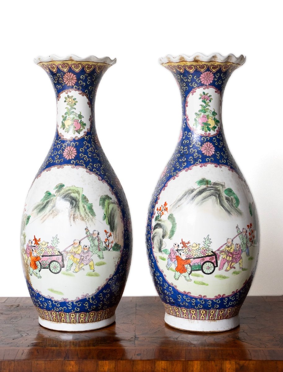 Paire d'Anciens Vases Chinois En Porcelaine Bleue Et Blanche 