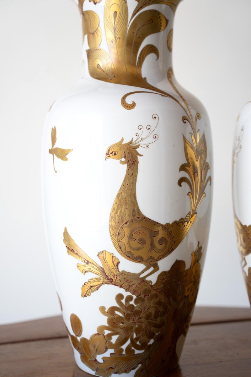 Pair Of Elegant Kaiser German Porcelain Vases With Serenade Decoration-photo-2