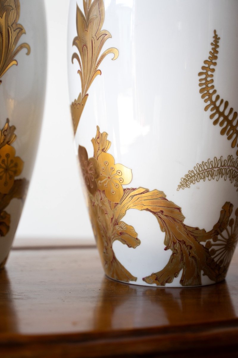 Pair Of Elegant Kaiser German Porcelain Vases With Serenade Decoration-photo-4