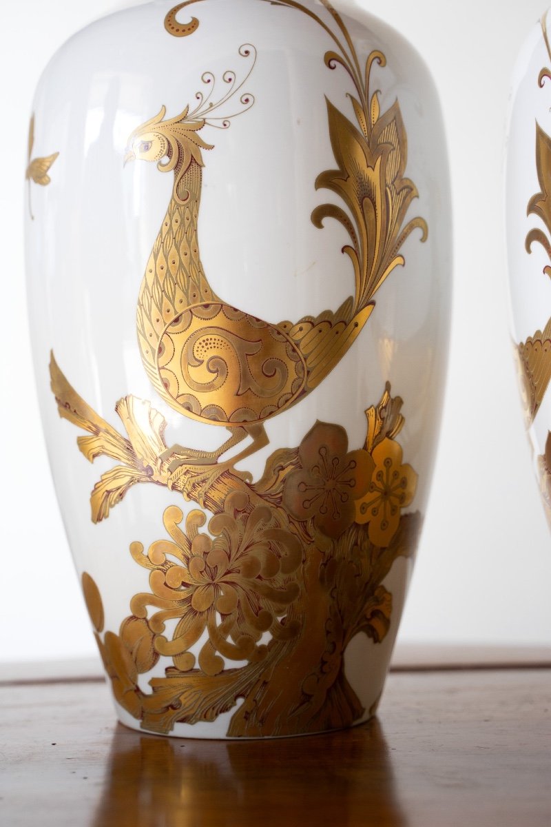 Pair Of Elegant Kaiser German Porcelain Vases With Serenade Decoration-photo-1