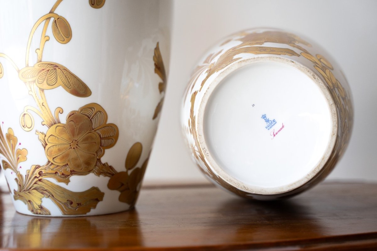 Pair Of Elegant Kaiser German Porcelain Vases With Serenade Decoration-photo-6