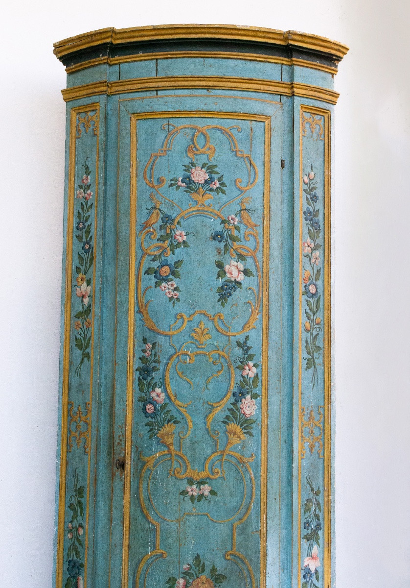 Rare Pair Of Lacquered And Gilded Corner Cabinets – Venice, Late 17th / Early 18th Century-photo-1