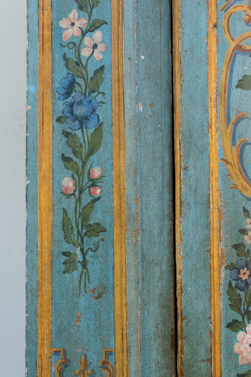 Rare Pair Of Lacquered And Gilded Corner Cabinets – Venice, Late 17th / Early 18th Century-photo-3