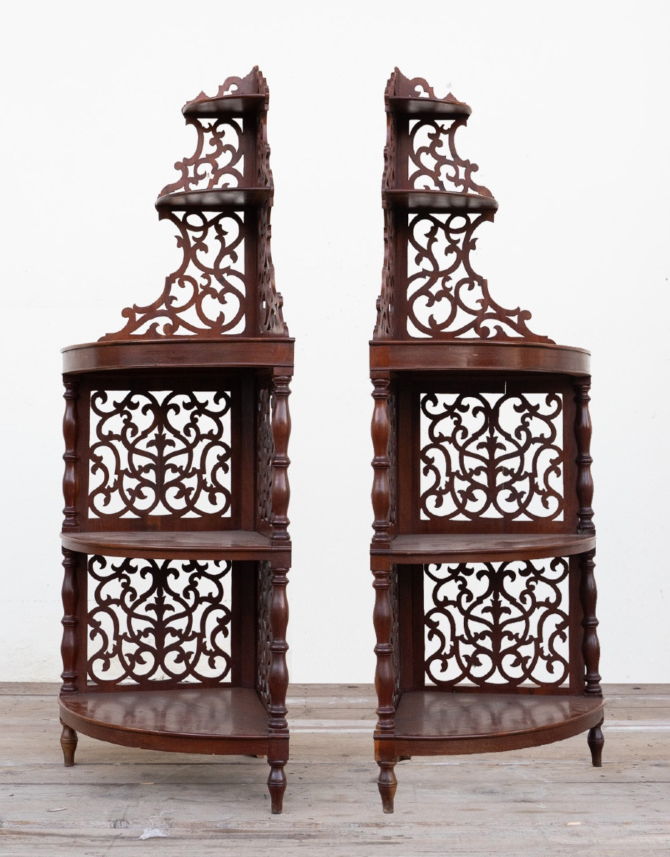 Paire d’encoignures en noyer – Émilie, XIXe siècle