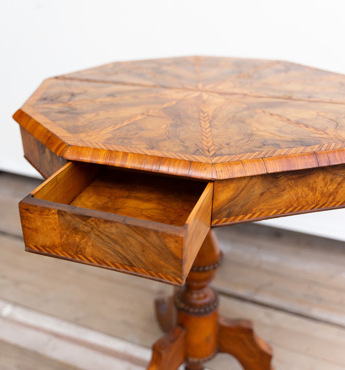 Octagonal Coffee Table In Walnut And Maple From The 1800s-photo-1
