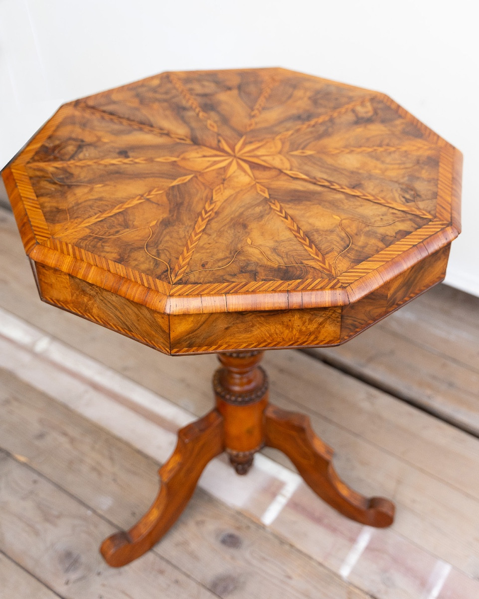 Octagonal Coffee Table In Walnut And Maple From The 1800s