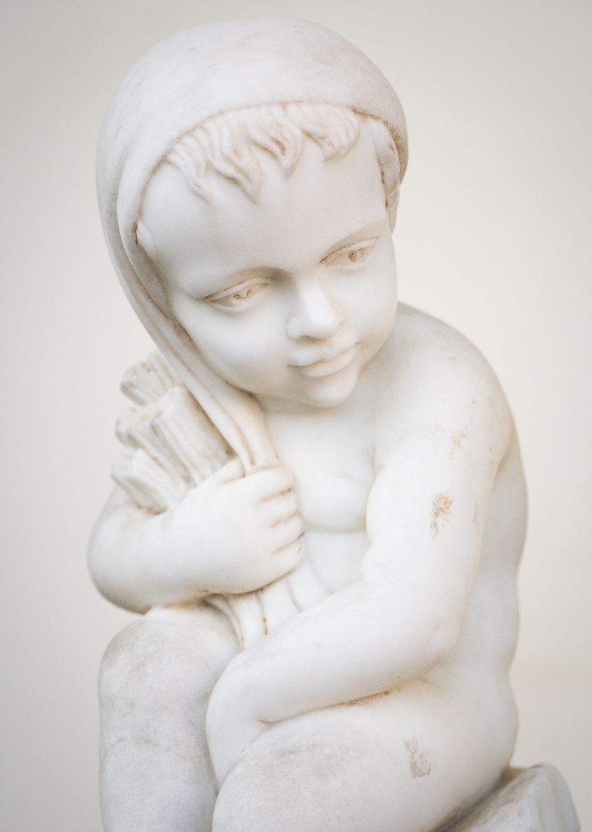 Paire de putti allégoriques en marbre de Carrare – XIXe siècle-photo-3