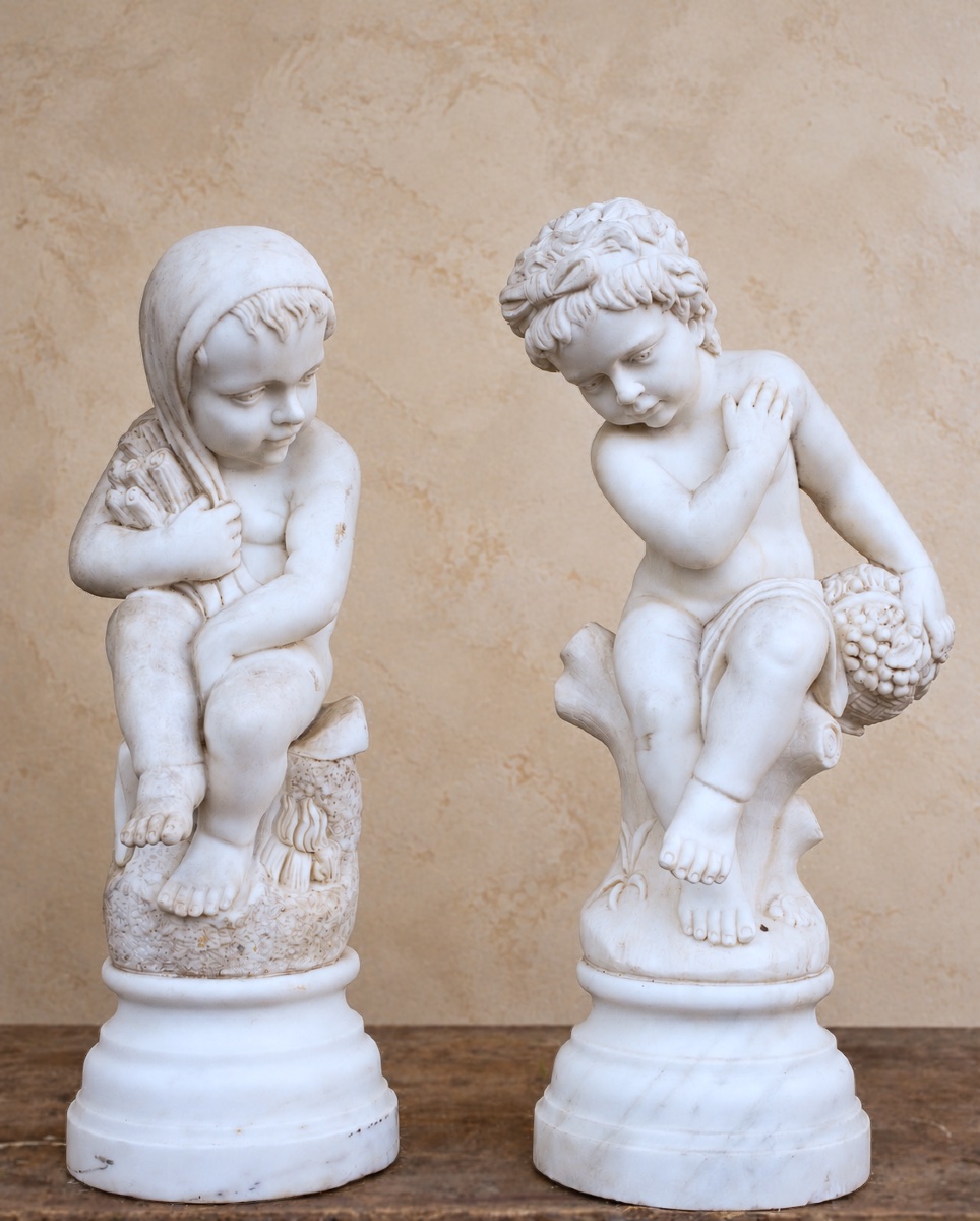Paire de putti allégoriques en marbre de Carrare – XIXe siècle