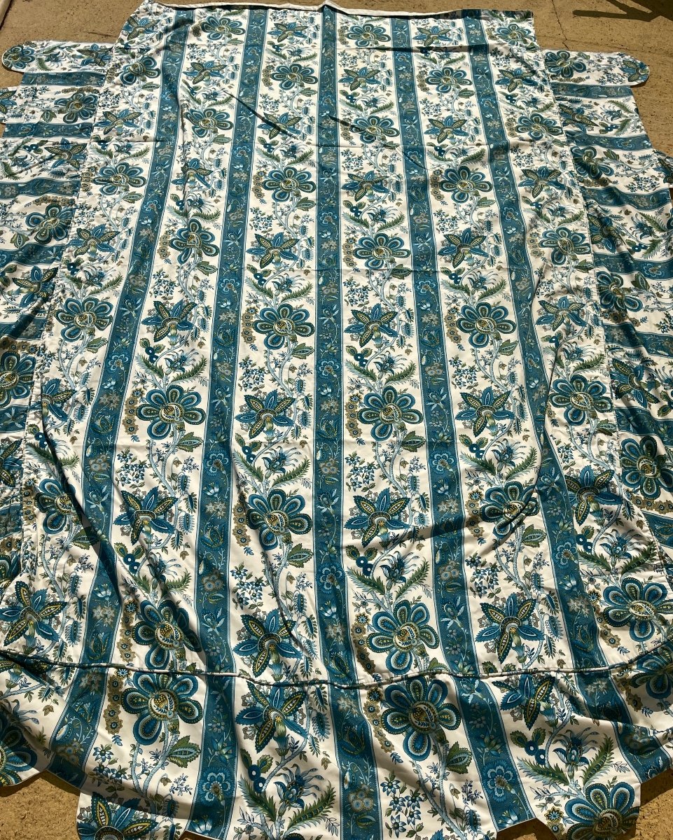 Scalloped Bench Or Bed Top With Indian Decor-photo-2