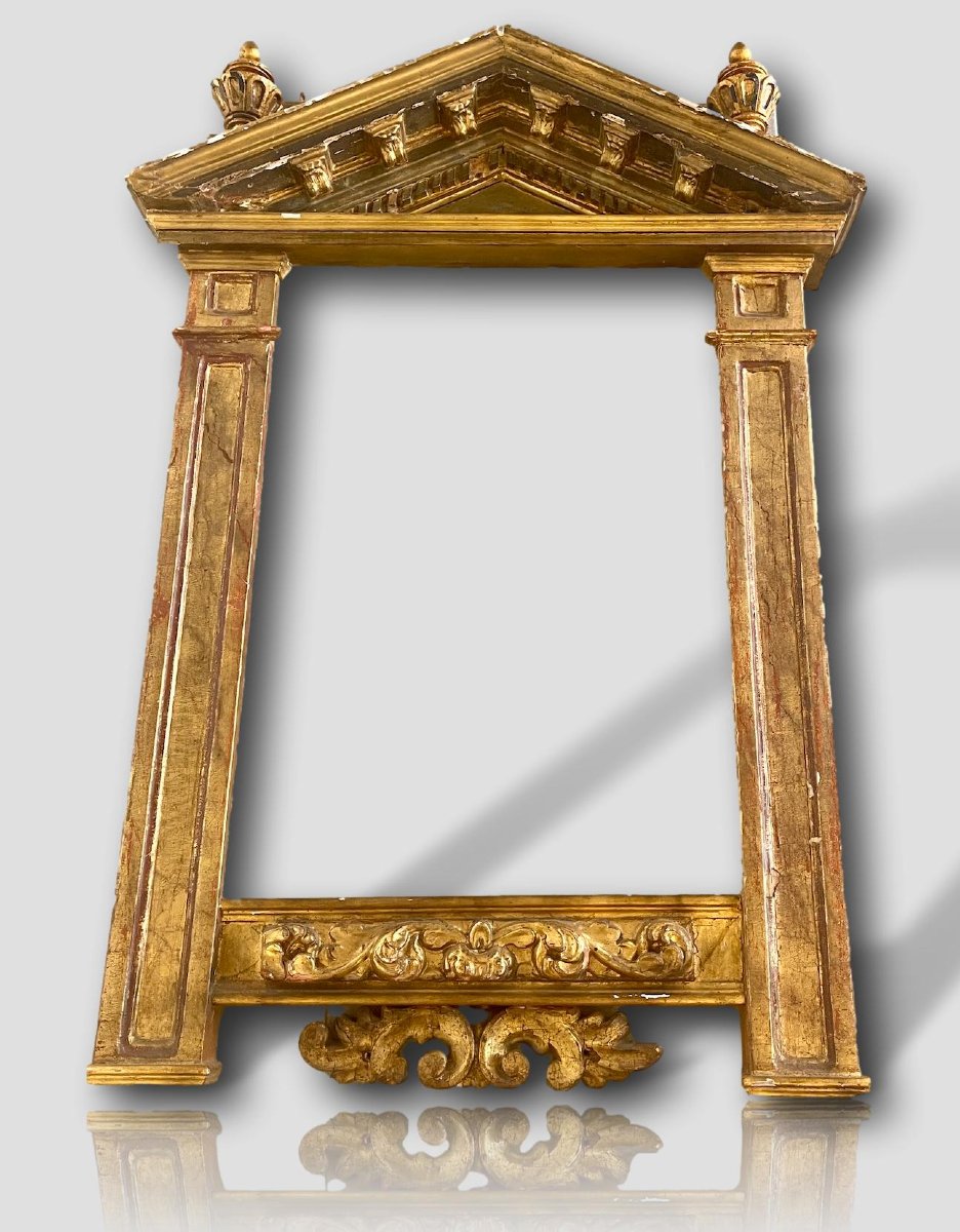 CADRE TABERNACLE LOUIS XIII EN BOIS DORÉ