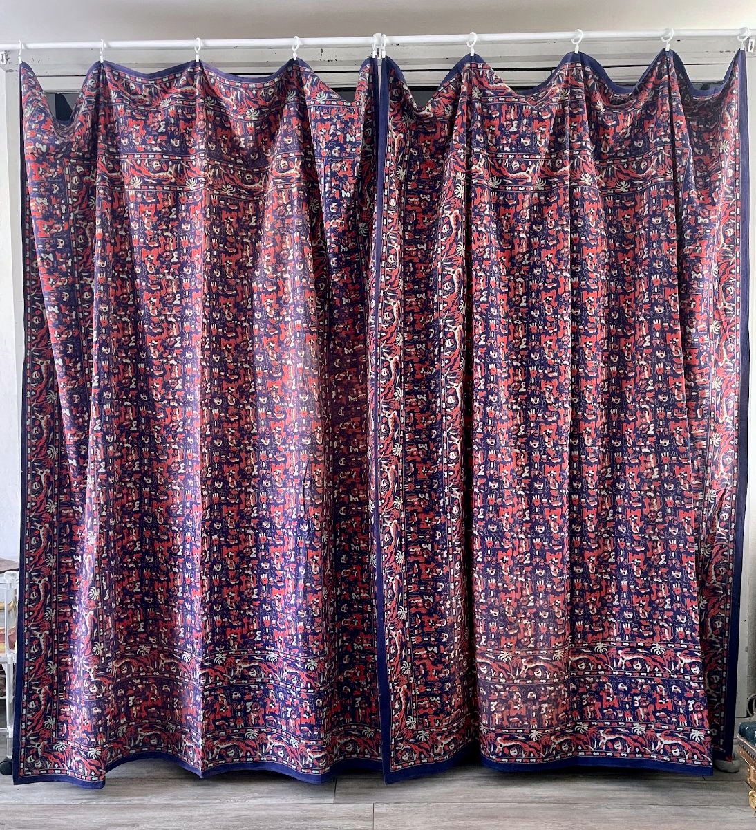 Pair Of Indo-portuguese Curtains With Stylized Animal Motifs, Indigo, Early 20th Century-photo-2