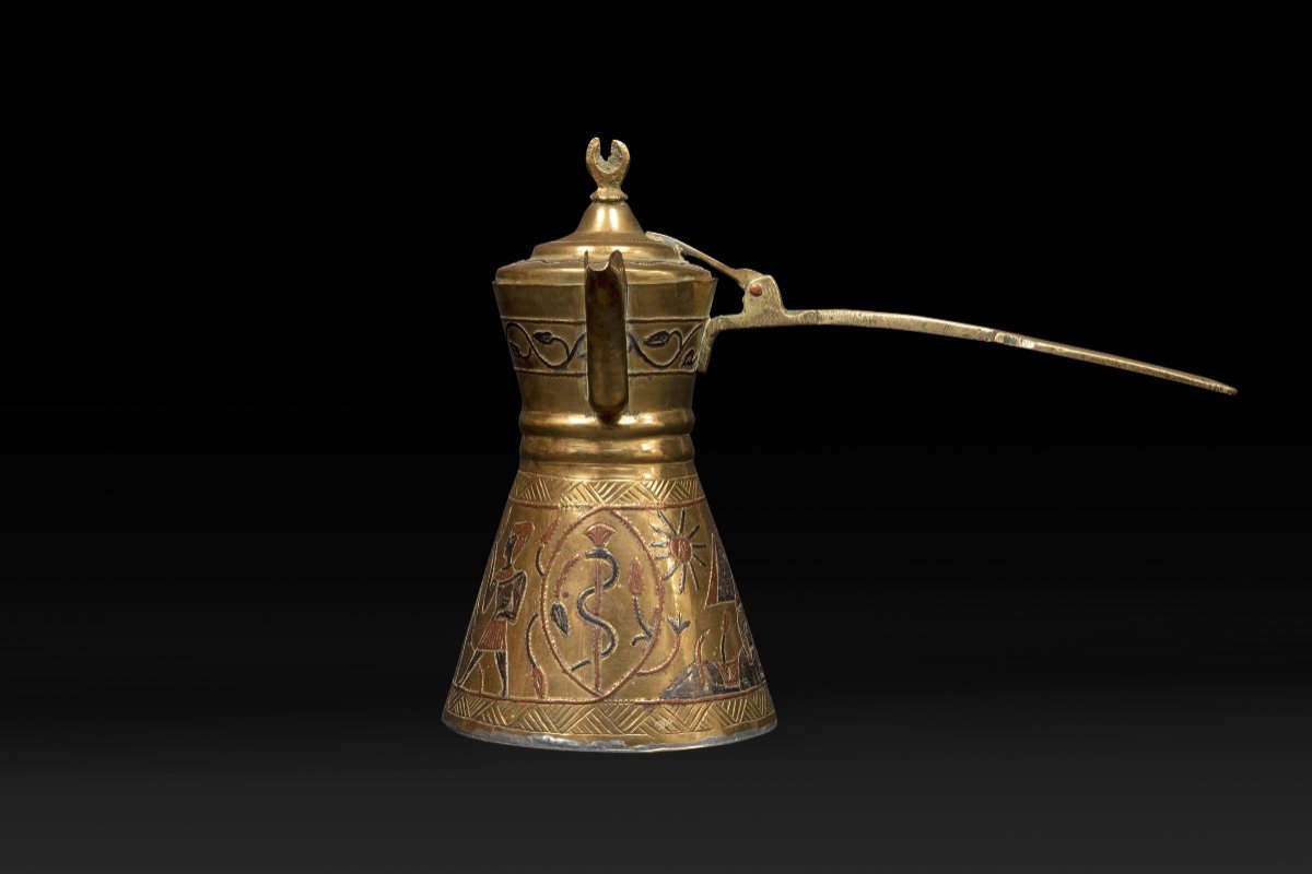 Cafetière Dallah égyptienne : Symbole d'Hospitalité Et De Richesse Culturelle