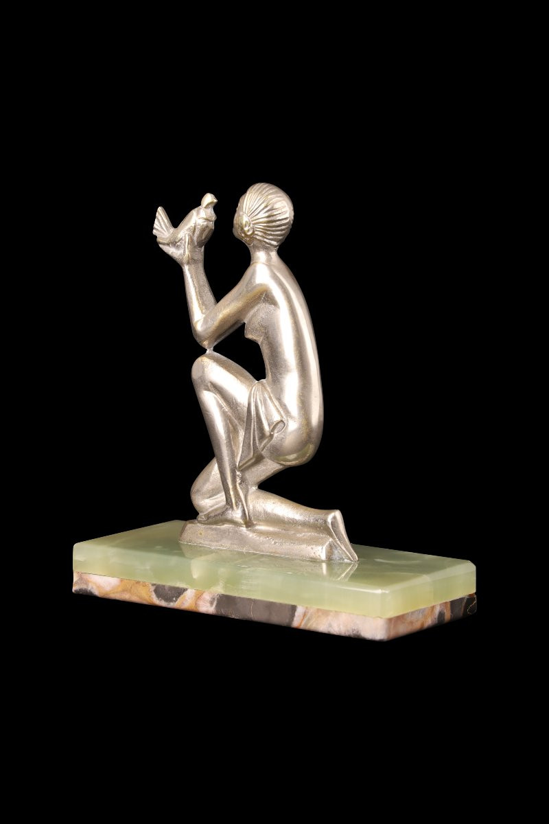 Statuette Art Déco " Jeune Femme à l'Oiseau" En Bronze Argenté Et Onyx -photo-2