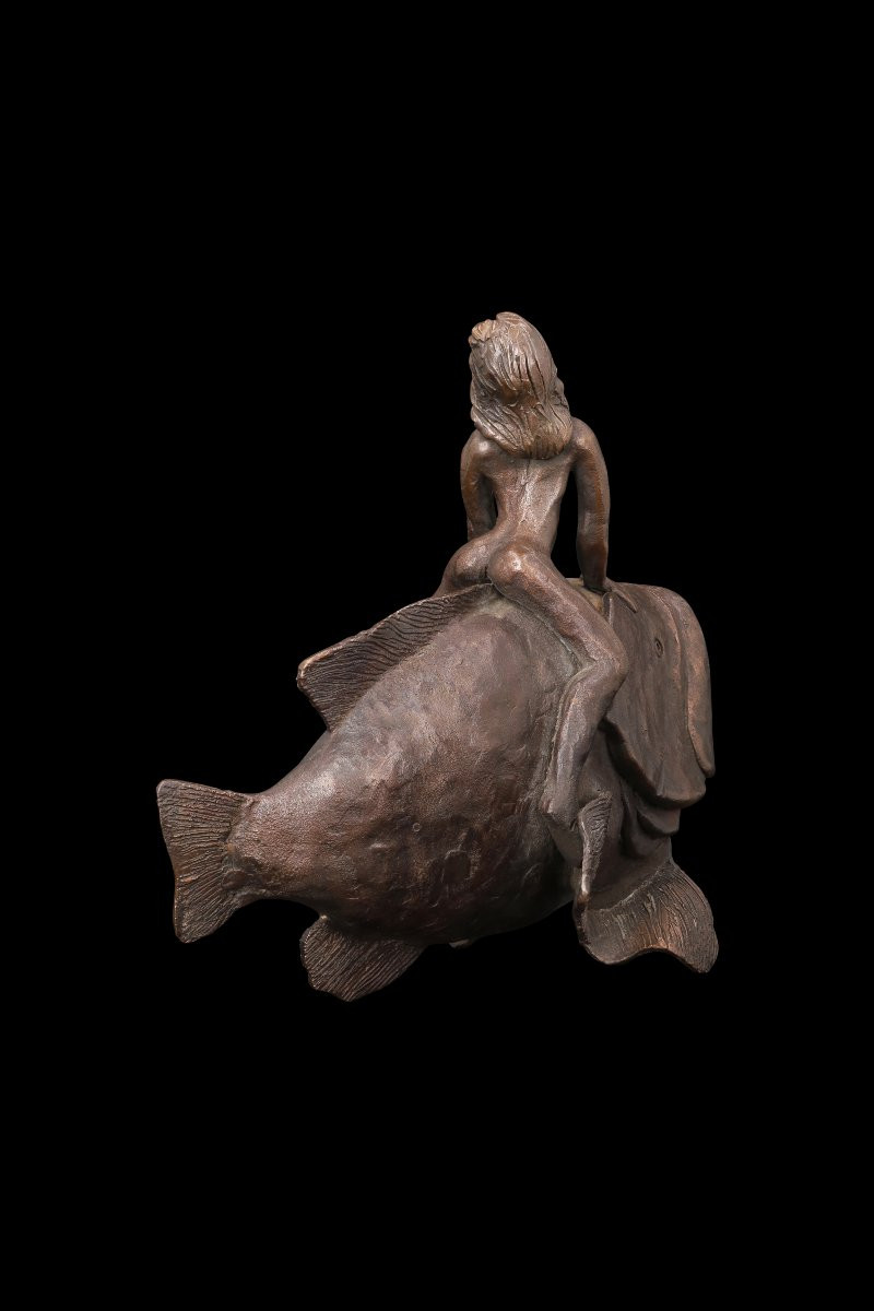 Sculpture en bronze "FEMME SUR UNE CARPE" de KERN-photo-1