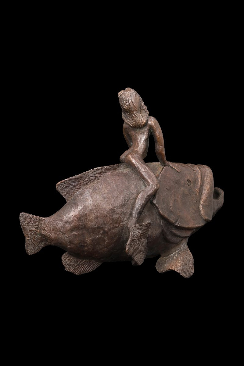 Sculpture en bronze "FEMME SUR UNE CARPE" de KERN-photo-2