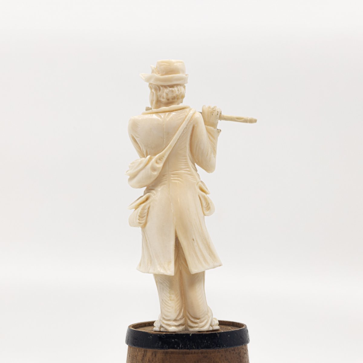 Small Ivory Character Holding Doubtless A Flute - France, Dieppe (19th Century)-photo-3