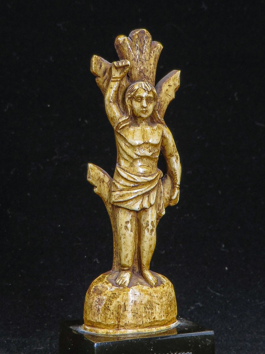 Petit statuette représentant un saint Sébastien en os - Indo-portugais, 17e siècle