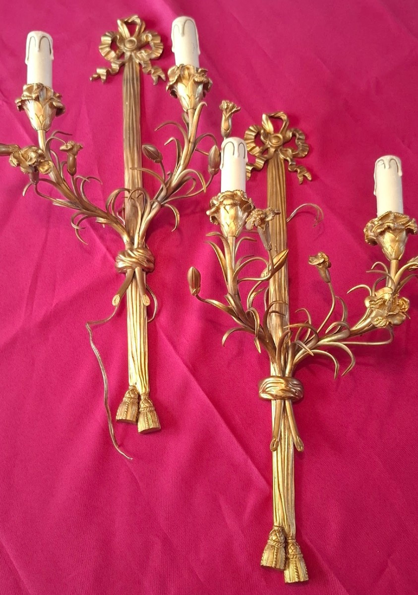 Paire d’appliques en bronze doré fin XIX , style Louis XVI