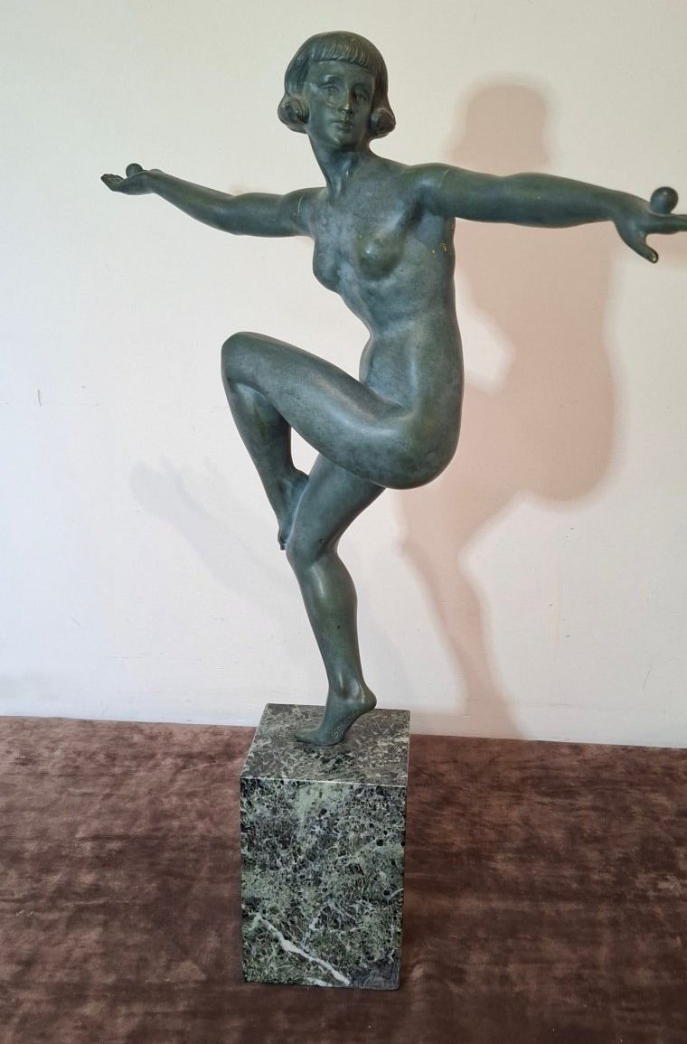 Sculpture Art Déco en bronze à patine verte, signée Secondo