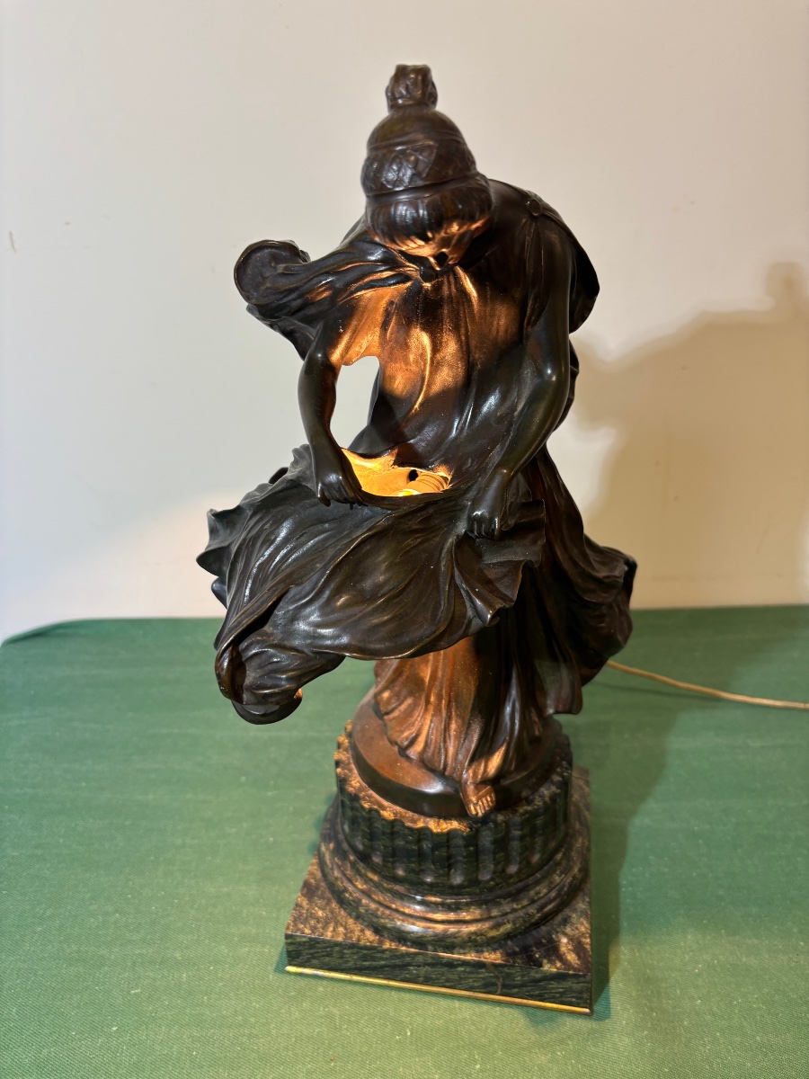 Sculpture en bronze , veilleuse Art nouveau signée Léo Laporte-Blairsy »