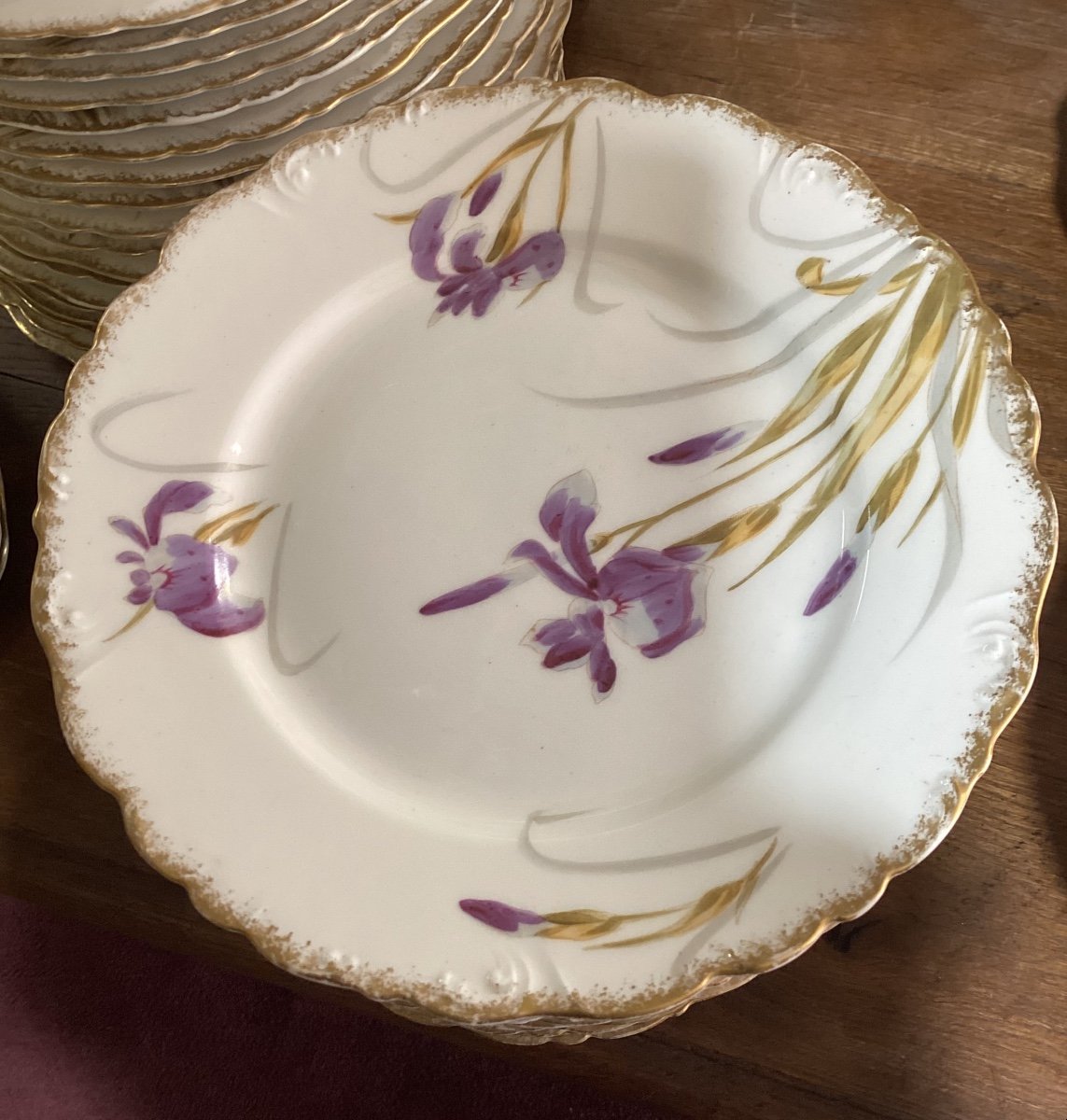 Service De Table En Porcelaine Limoges Décor D’iris 73 pièces -photo-4