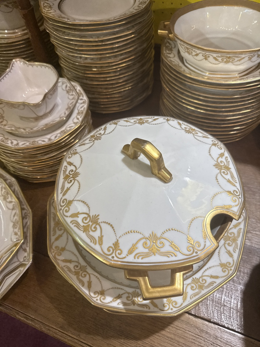 White And Gold Porcelain Dinner Service -photo-2