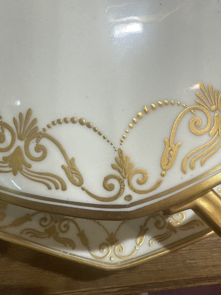 White And Gold Porcelain Dinner Service -photo-3